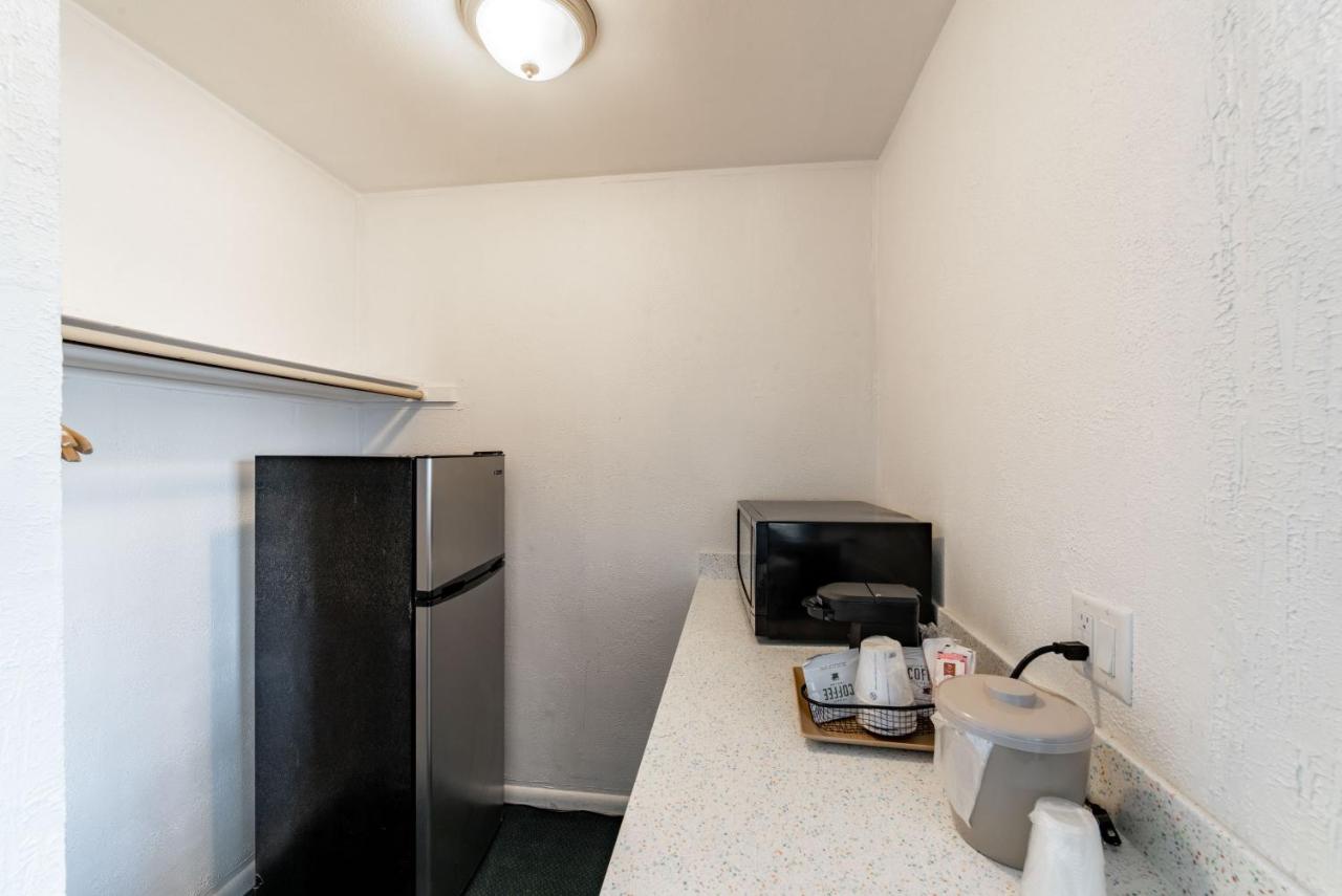 | Captain's Table Hotel by Everglades Adventures