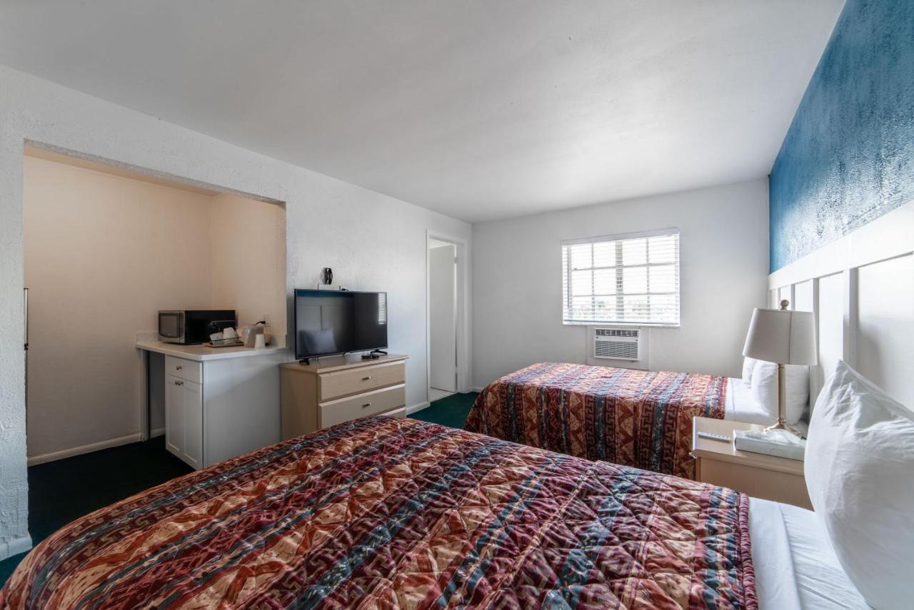 | Captain's Table Hotel by Everglades Adventures
