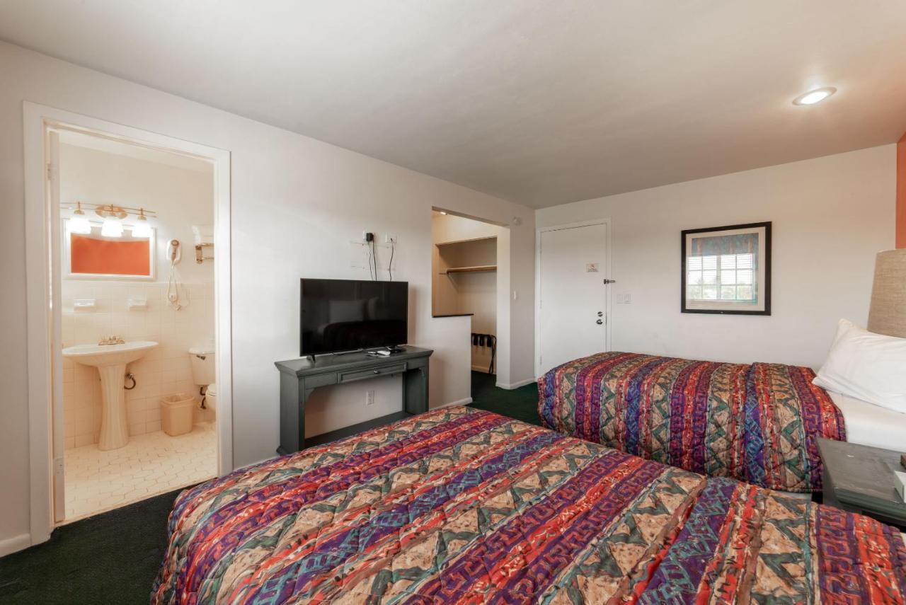 | Captain's Table Hotel by Everglades Adventures