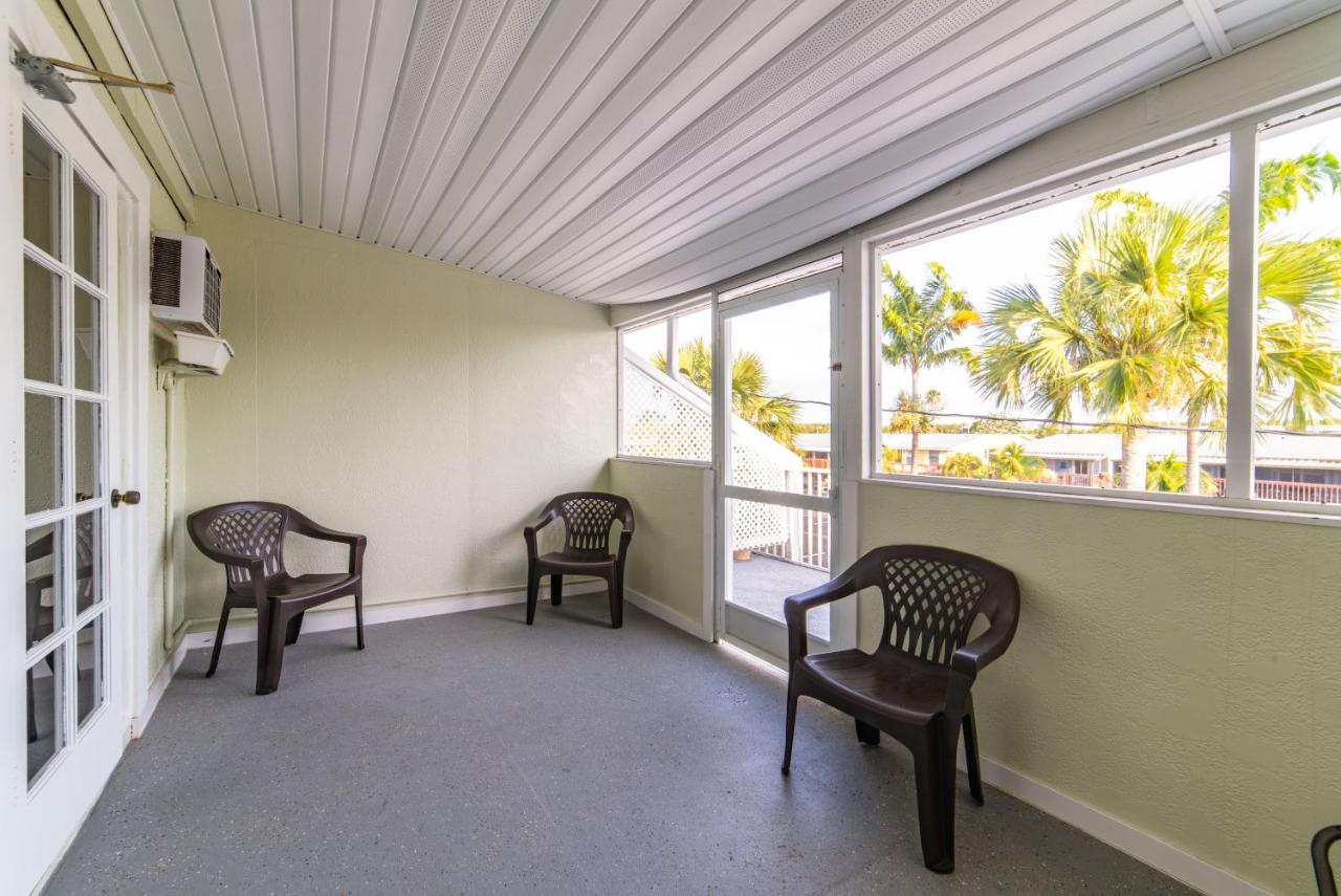 | Captain's Table Hotel by Everglades Adventures