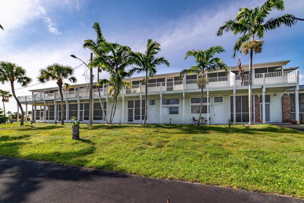 | Captain's Table Hotel by Everglades Adventures