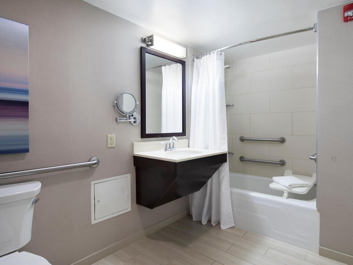 Junior King Suite with Accessible Tub - Mobility/Hearing Accessible at Sonesta San Jose - Milpitas