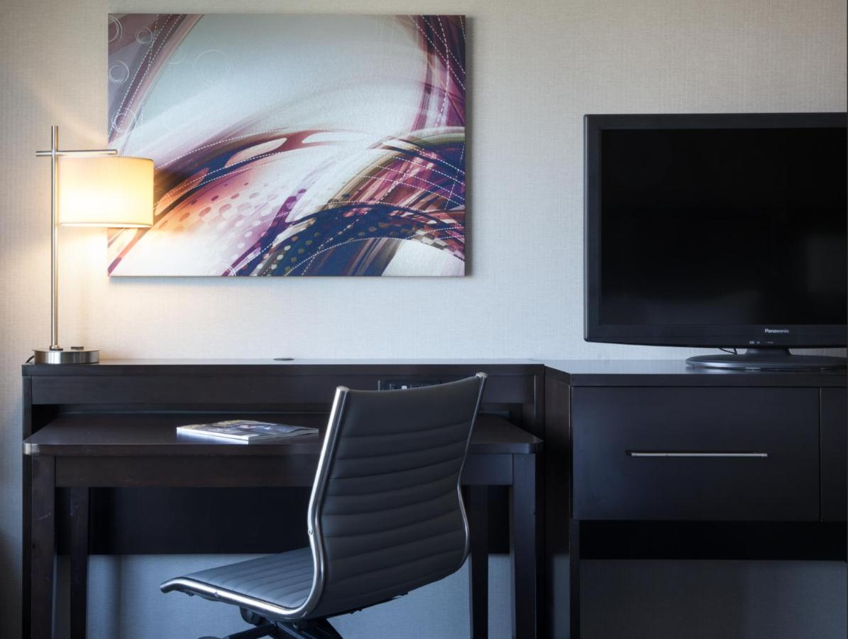 Junior King Suite - Hearing Accessible at Sonesta San Jose - Milpitas