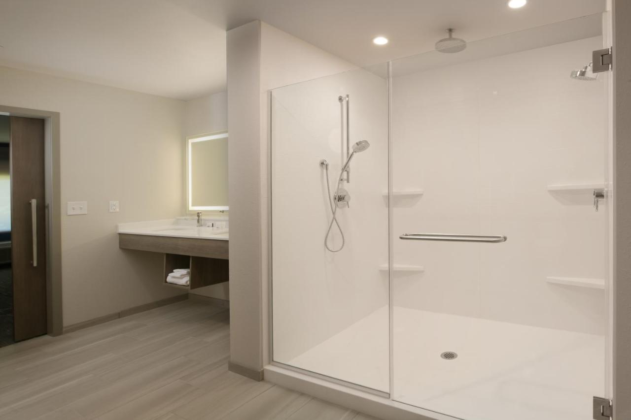 Room #29184034 at Holiday Inn Express & Suites Williamstown - Glassboro by IHG