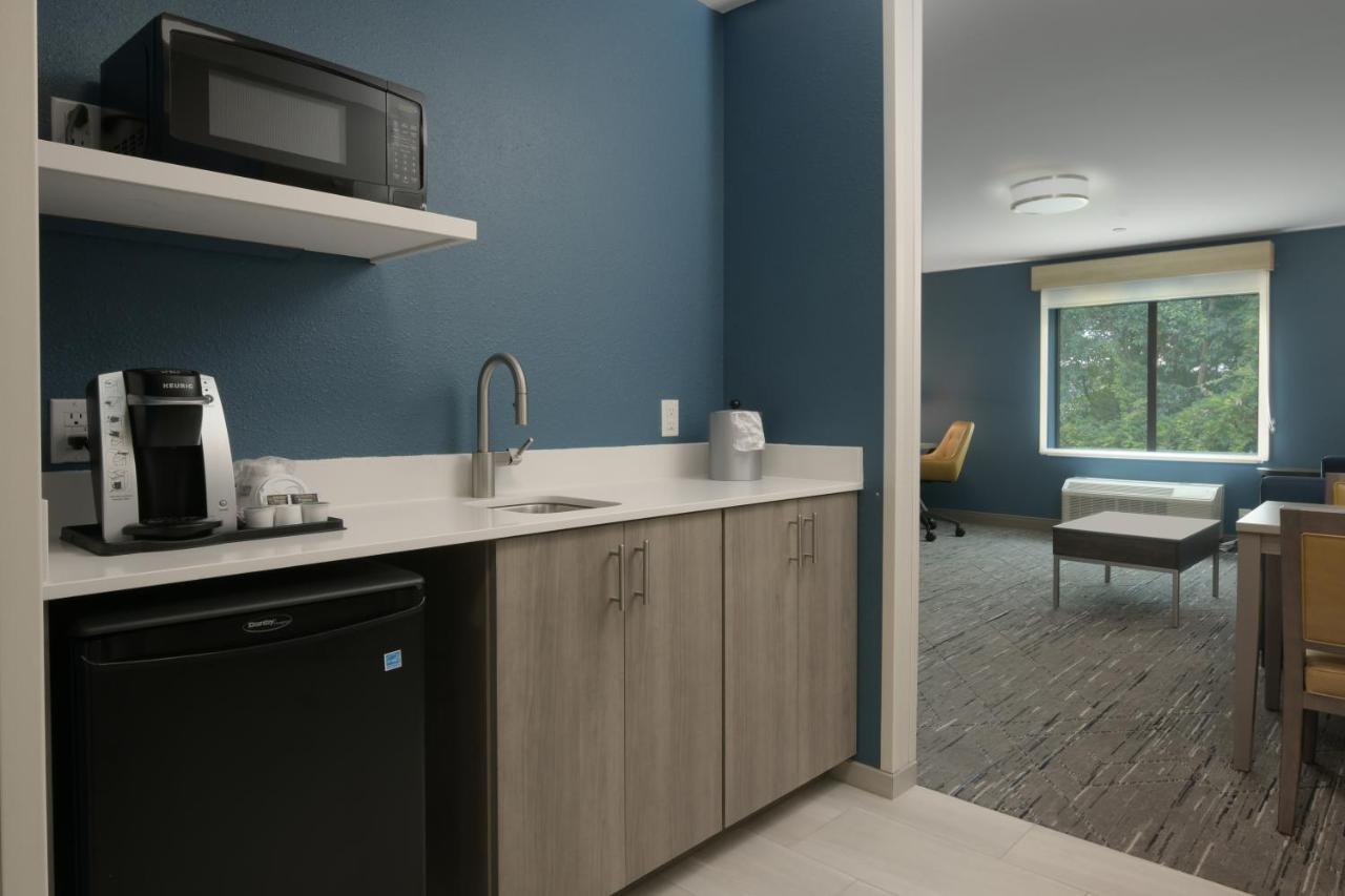 Room #29184034 at Holiday Inn Express & Suites Williamstown - Glassboro by IHG