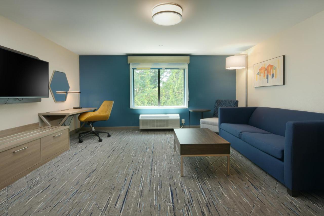 Room #29184034 at Holiday Inn Express & Suites Williamstown - Glassboro by IHG