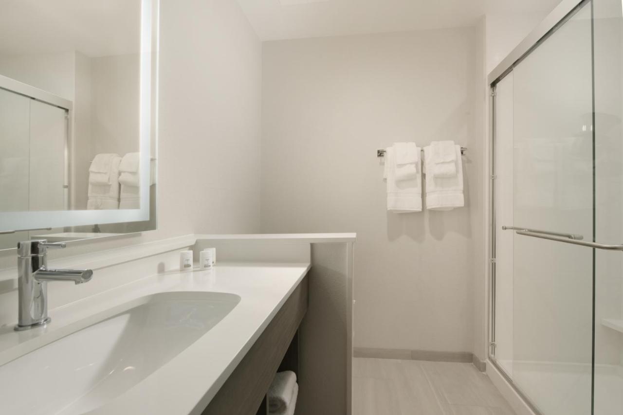 Room #29184028 at Holiday Inn Express & Suites Williamstown - Glassboro by IHG
