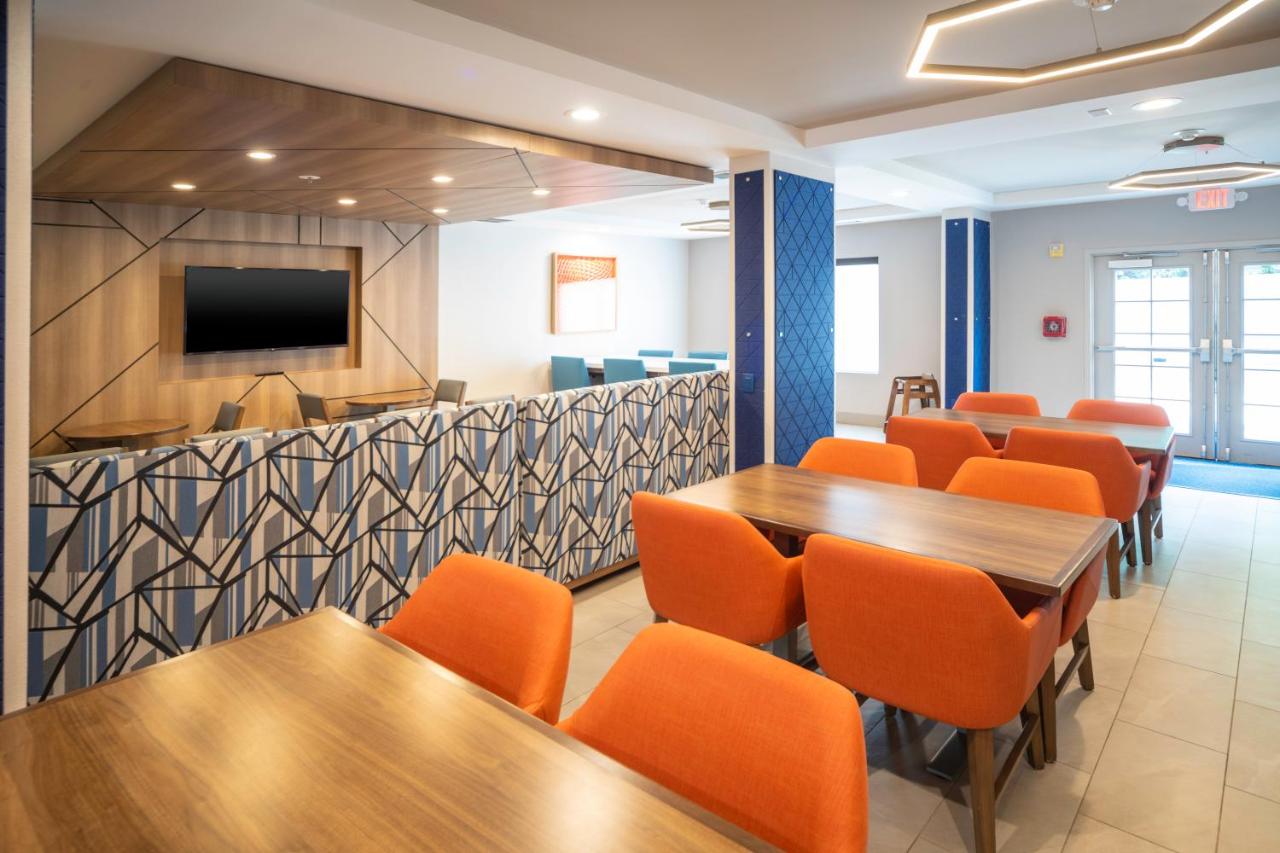 | Holiday Inn Express and Suites Atlanta-Johns Creek, an IHG Hotel