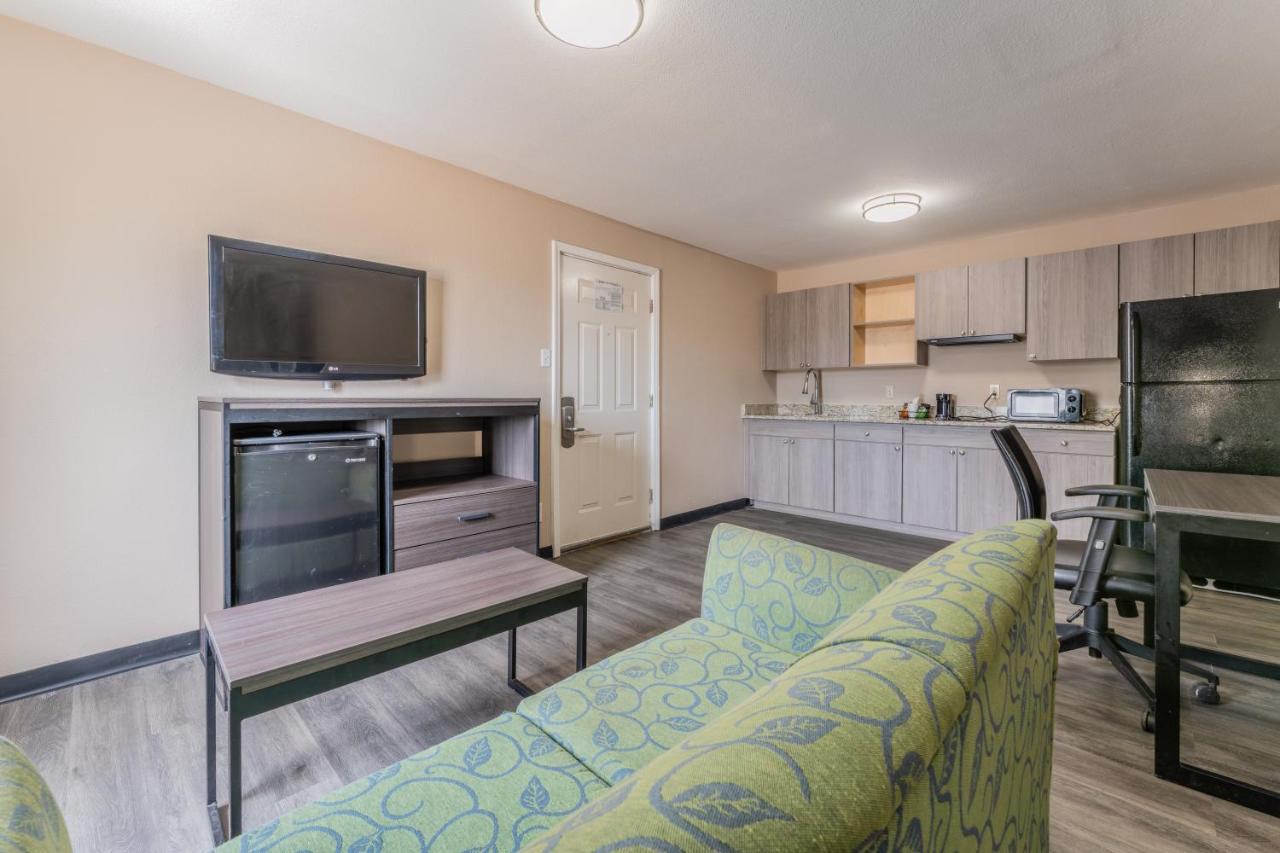 Superior King Studio Suite - Non-Smoking at Super 8 by Wyndham Lake Charles Northeast