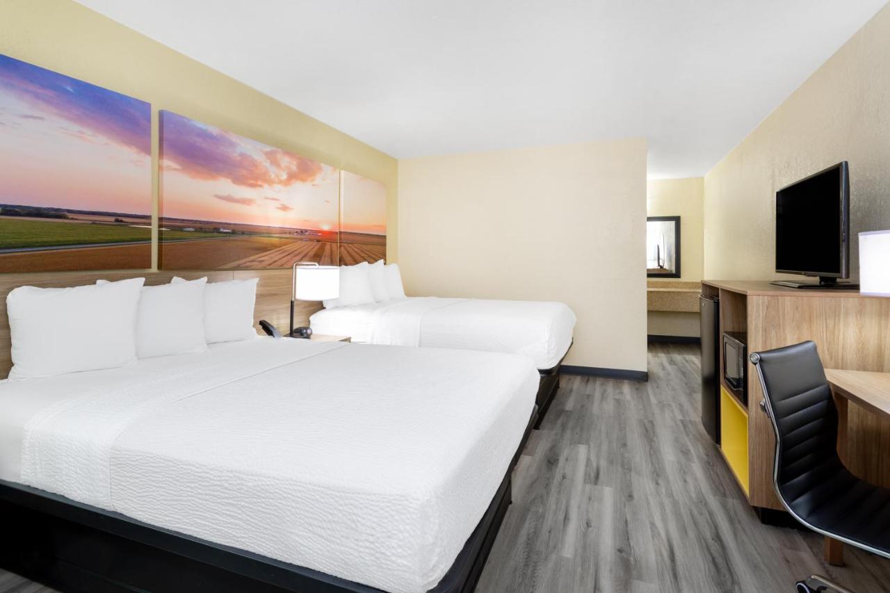 Queen Room with Two Queen Beds - Non-Smoking at Days Inn & Suites by Wyndham Clovis