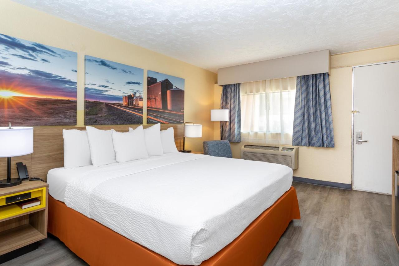 King Room - Disability Access - Non-Smoking at Days Inn & Suites by Wyndham Clovis
