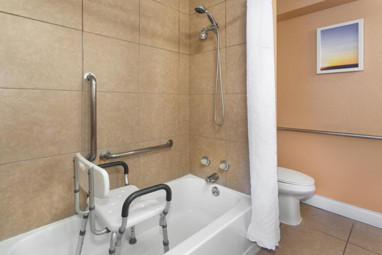 King Room - Disability Access - Non-Smoking at Days Inn & Suites by Wyndham Clovis