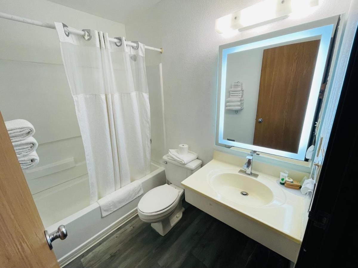 | Americas Choice Inn & Suites