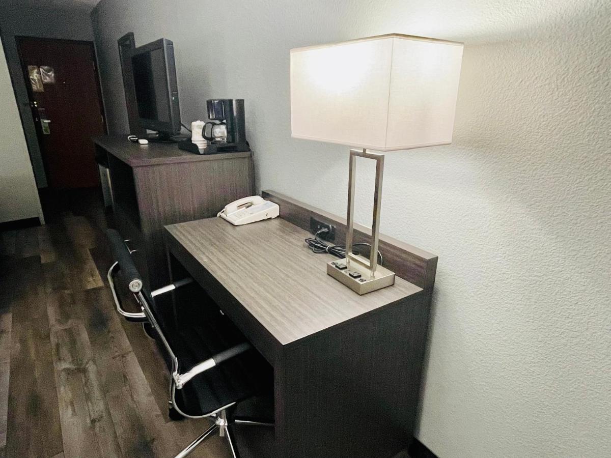 | Americas Choice Inn & Suites