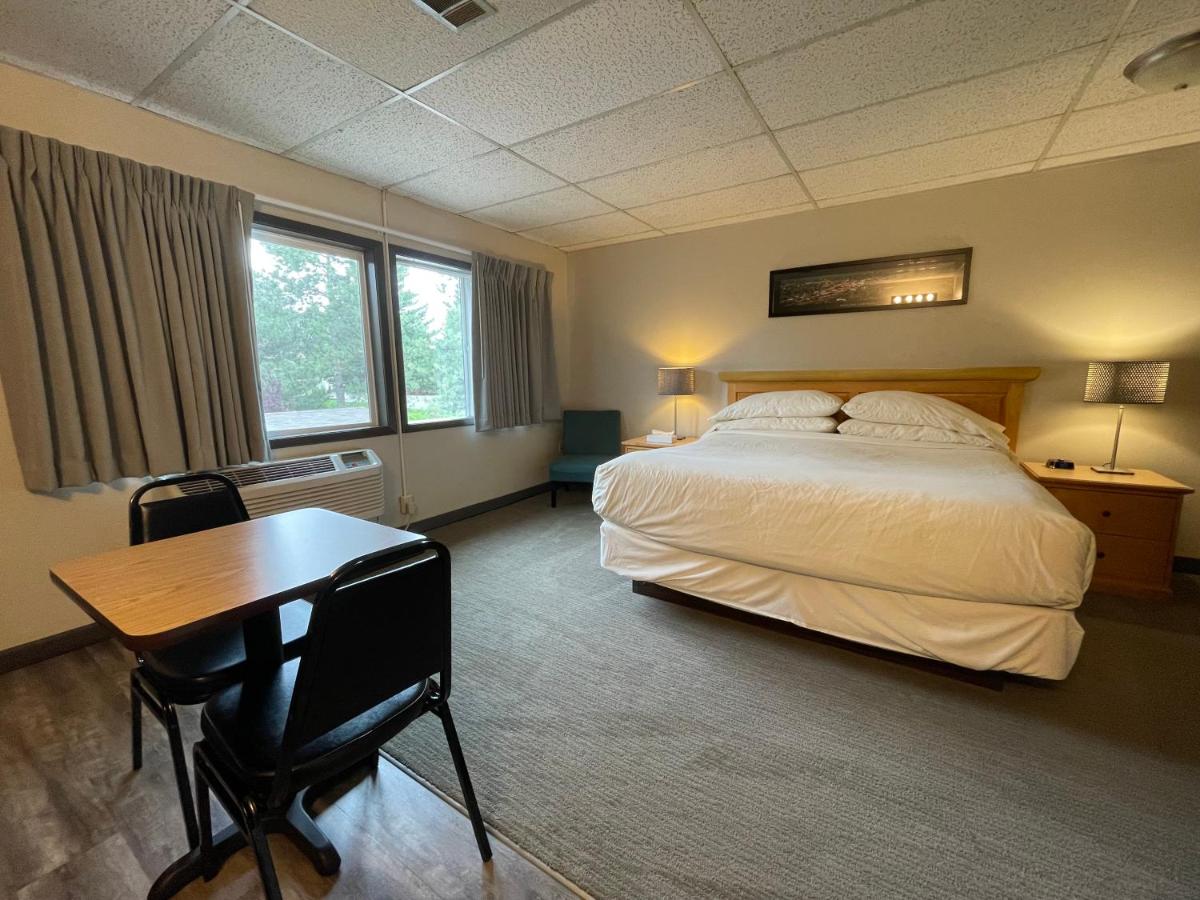 King Room at Boulder Twin Lakes Inn