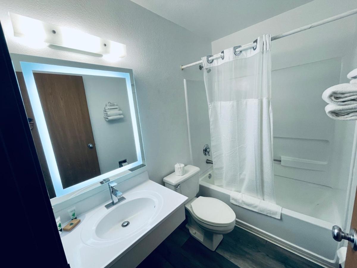 | Americas Choice Inn & Suites