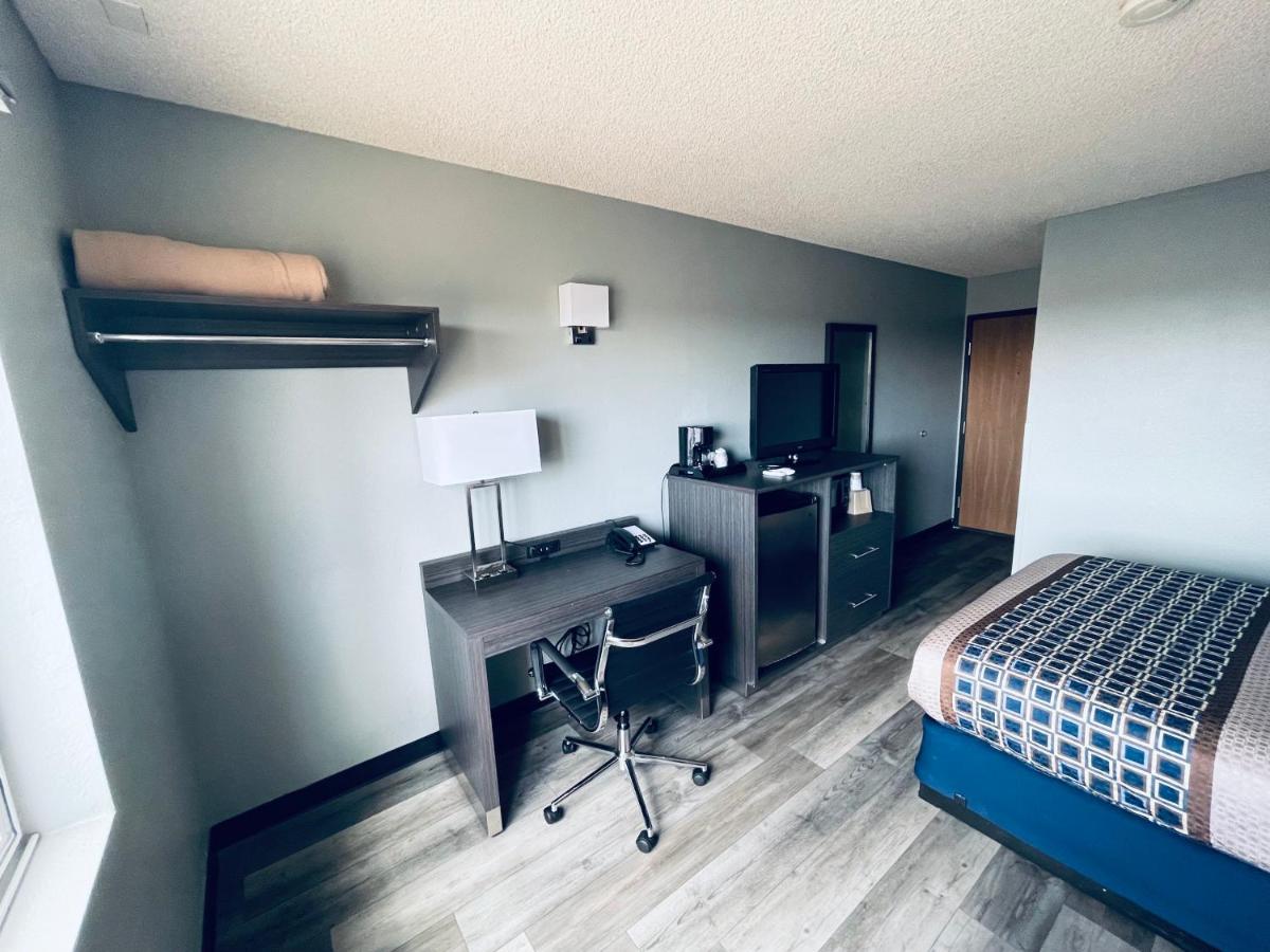 | Americas Choice Inn & Suites