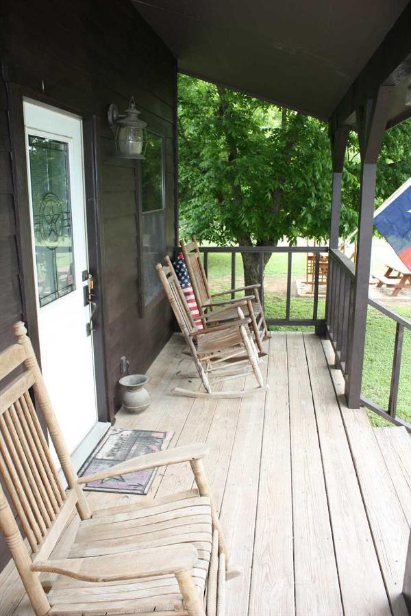 | Double U Barr Ranch - Cowboy Cabin
