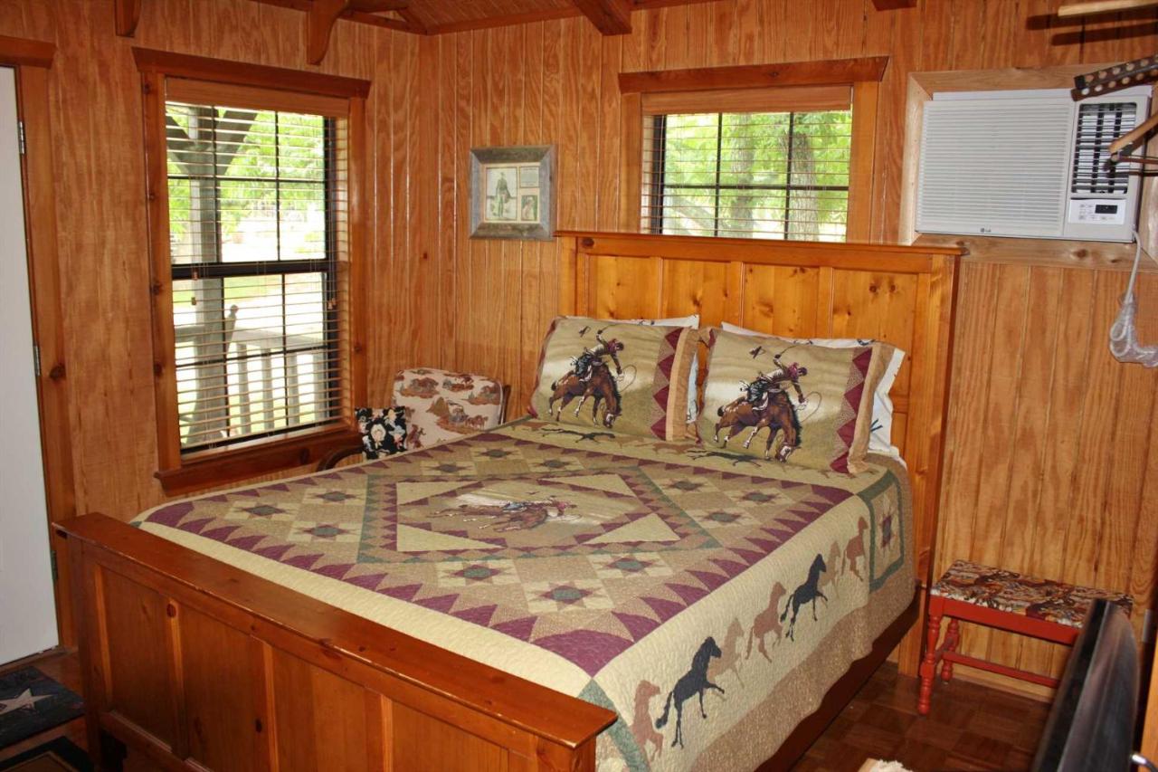 | Double U Barr Ranch - Cowboy Cabin