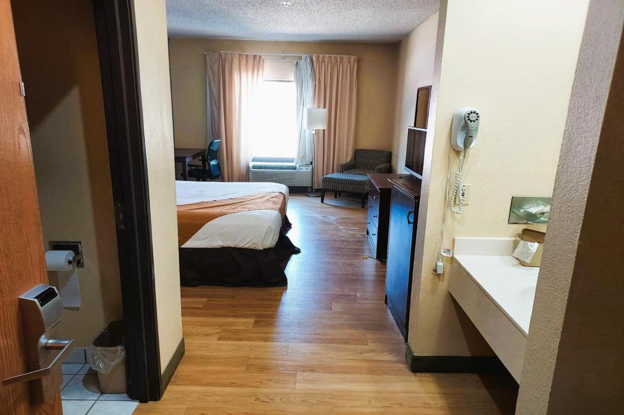 | McPherson Inn By OYO, I-135