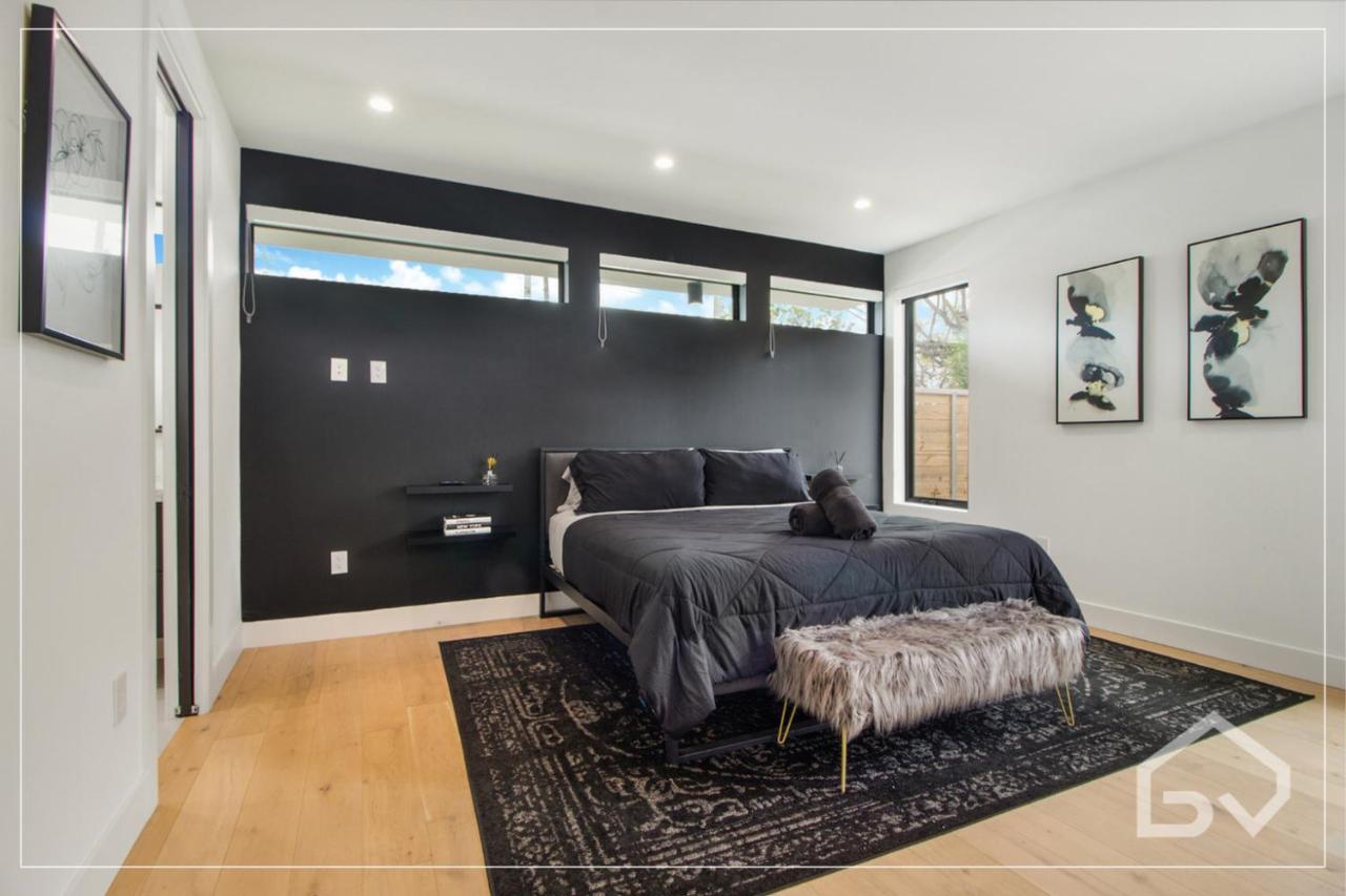  | Villa Noir Design District Miami 4BR & 2BA Sleeps 14 with Grill, Pool Table, Pool & More