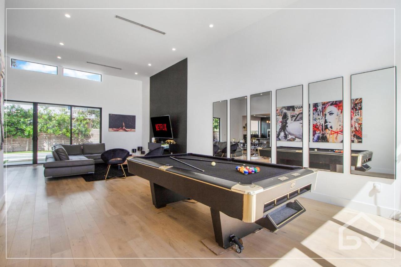  | Villa Noir Design District Miami 4BR & 2BA Sleeps 14 with Grill, Pool Table, Pool & More