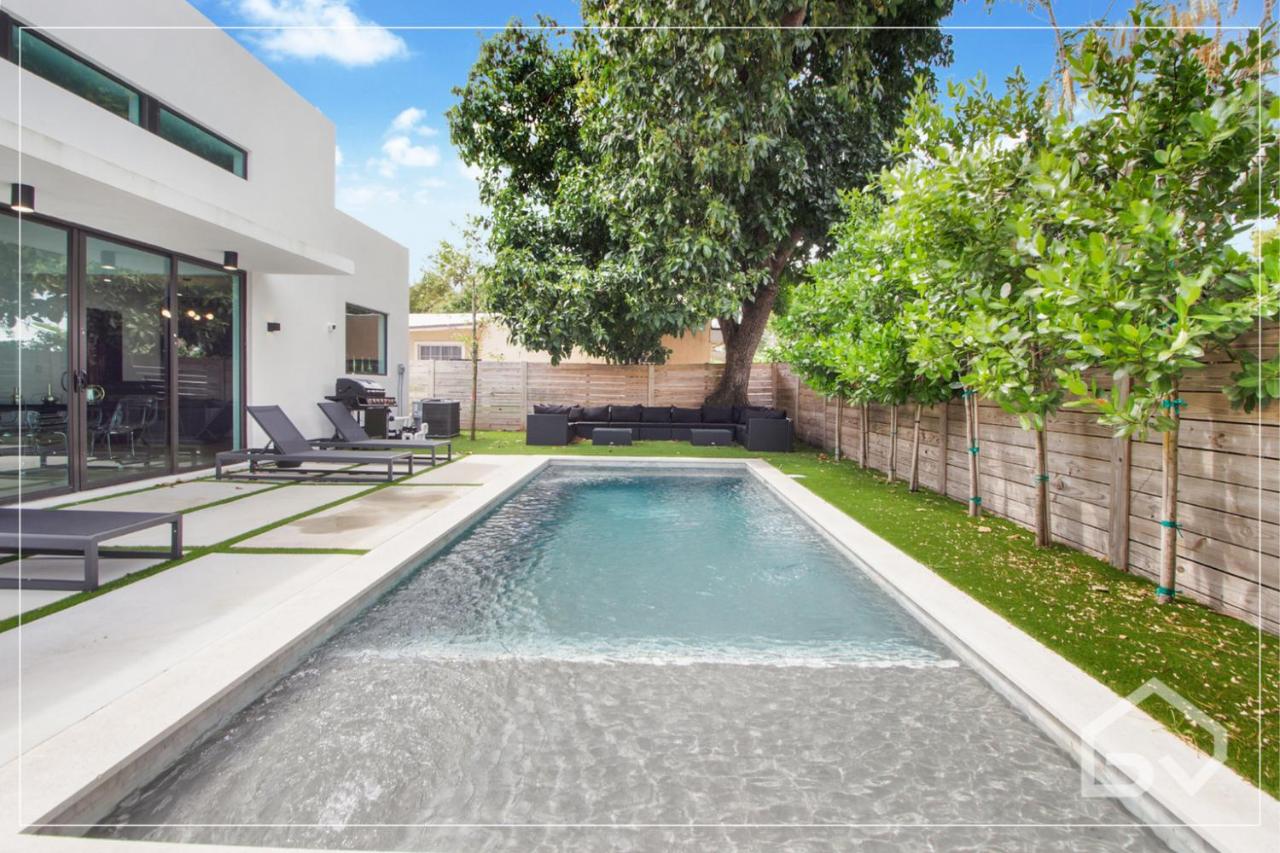  | Villa Noir Design District Miami 4BR & 2BA Sleeps 14 with Grill, Pool Table, Pool & More