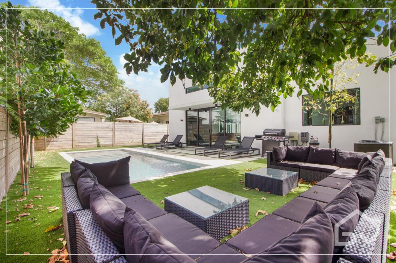  | Villa Noir Design District Miami 4BR & 2BA Sleeps 14 with Grill, Pool Table, Pool & More