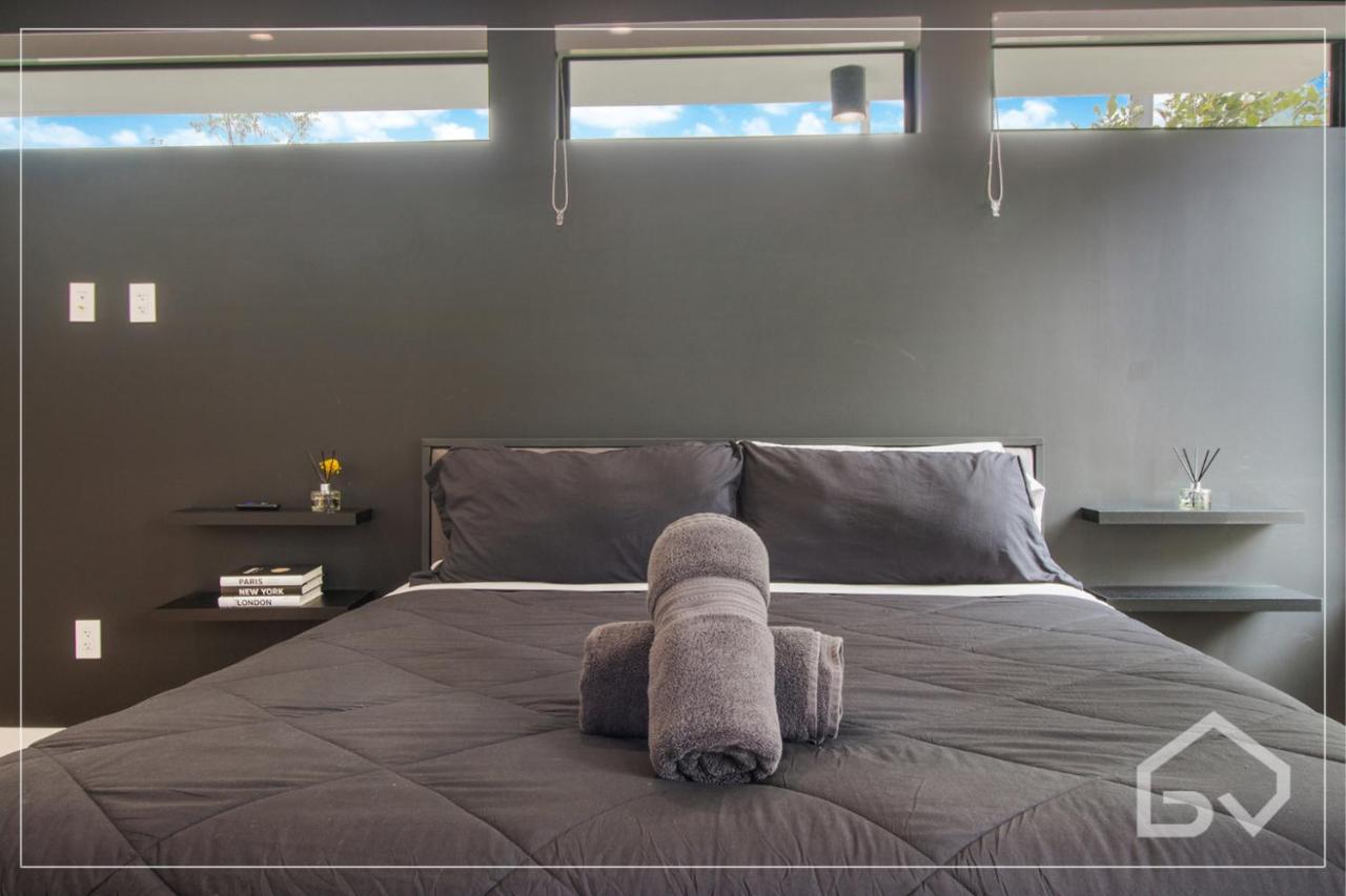  | Villa Noir Design District Miami 4BR & 2BA Sleeps 14 with Grill, Pool Table, Pool & More