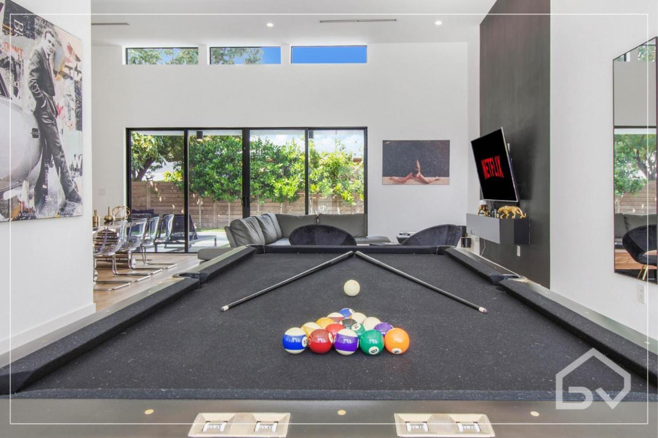  | Villa Noir Design District Miami 4BR & 2BA Sleeps 14 with Grill, Pool Table, Pool & More