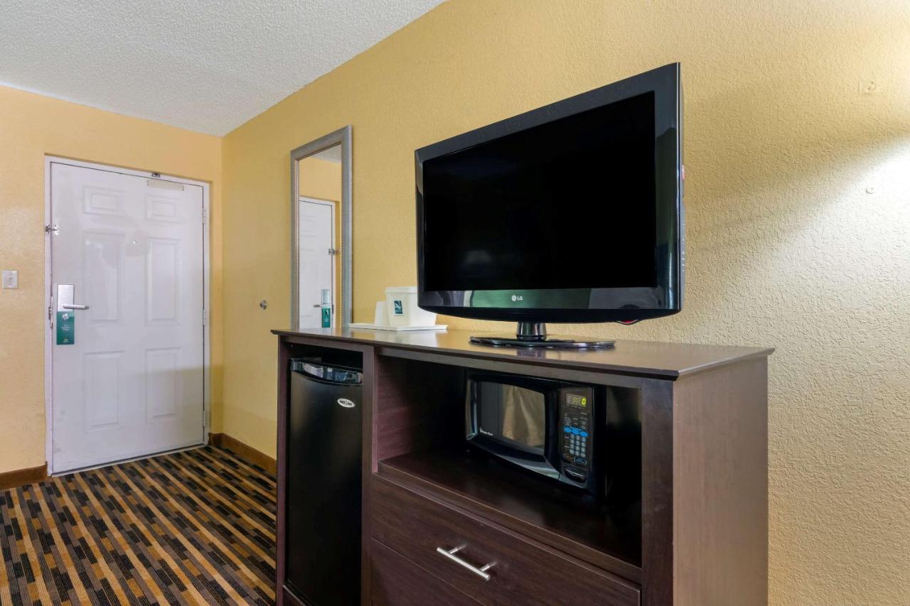 Queen Room with Two Queen Beds - Non-Smoking at Quality Inn & Suites Mt Dora North