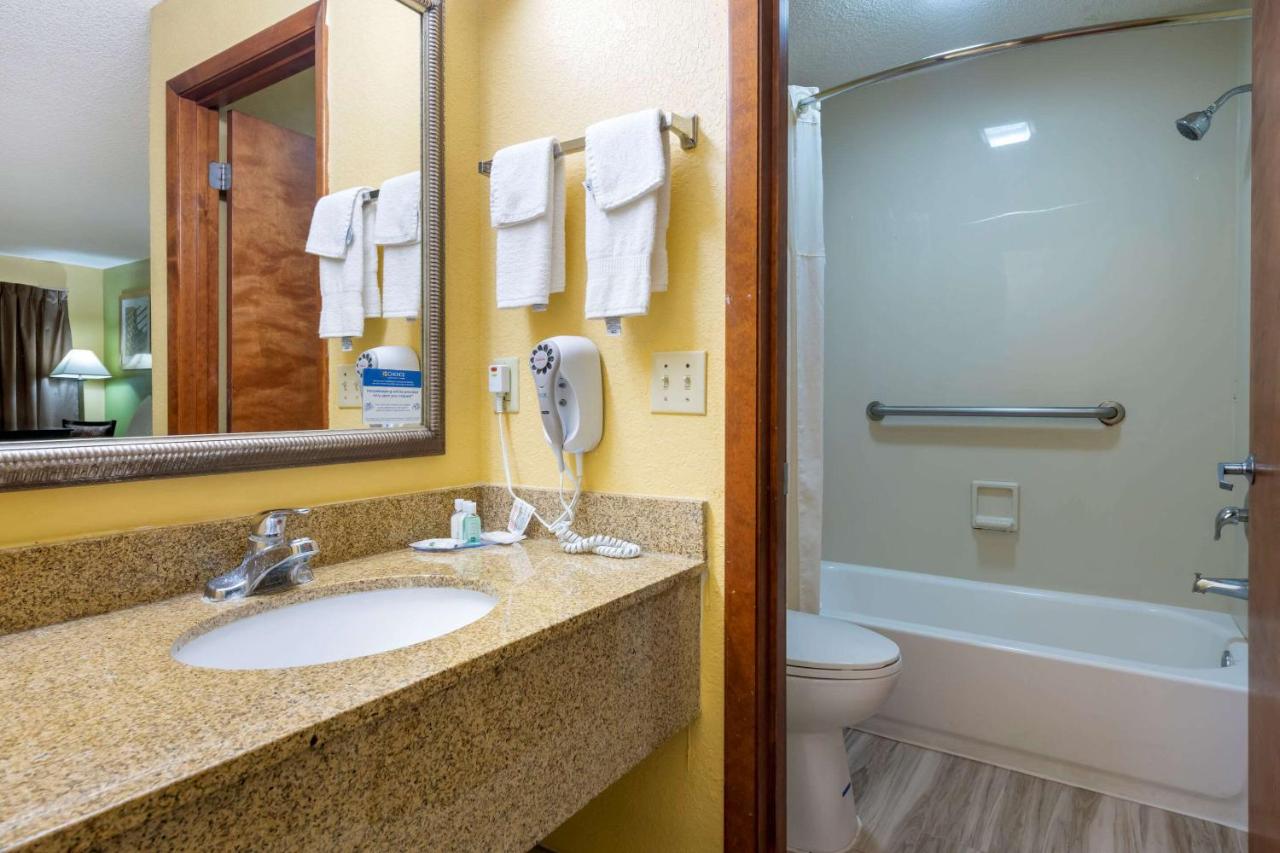 Queen Room with Two Queen Beds - Non-Smoking at Quality Inn & Suites Mt Dora North