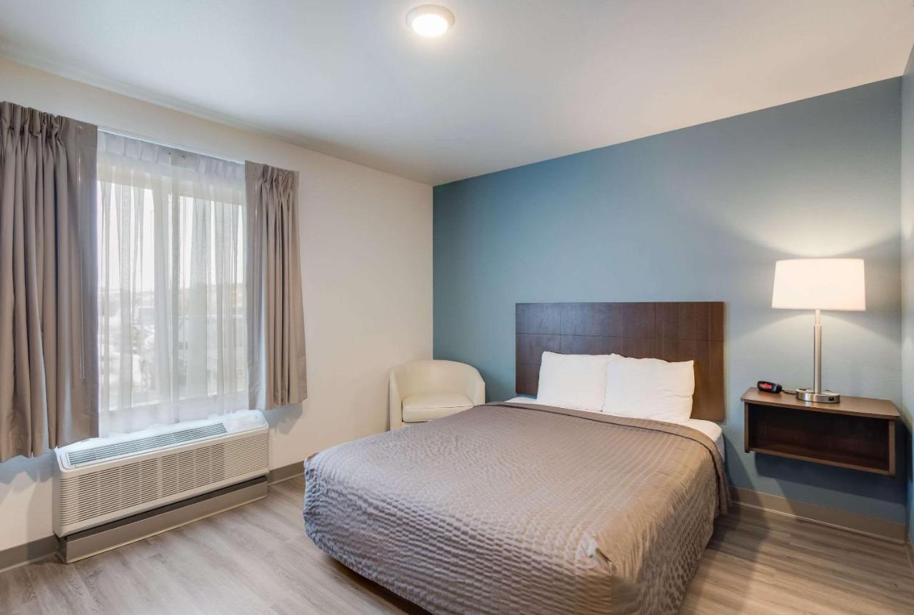 Queen Room with Accessible Tub - Accessible/Non Smoking at WoodSpring Suites Smyrna-La Vergne