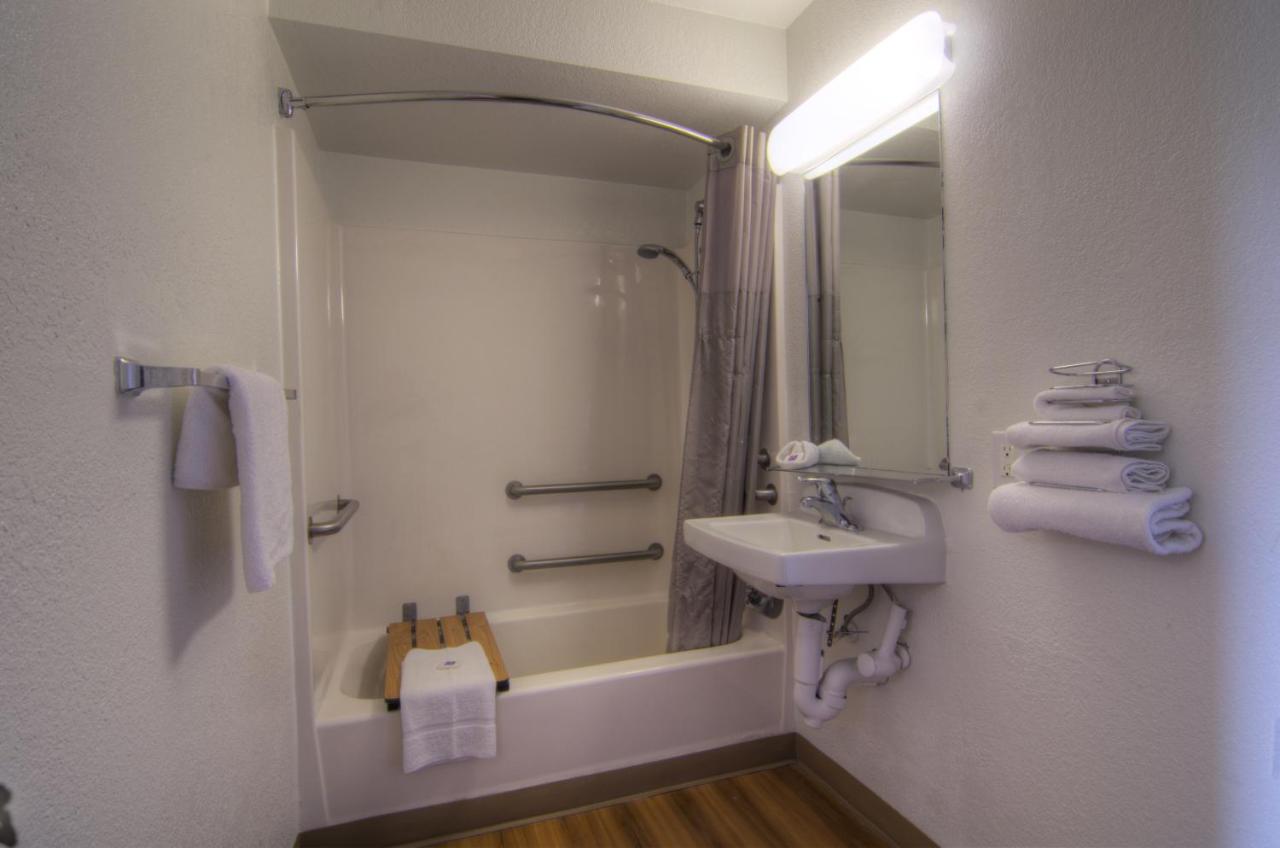 Double Room - Disability Access at Motel 6-Orlando, FL - Winter Park