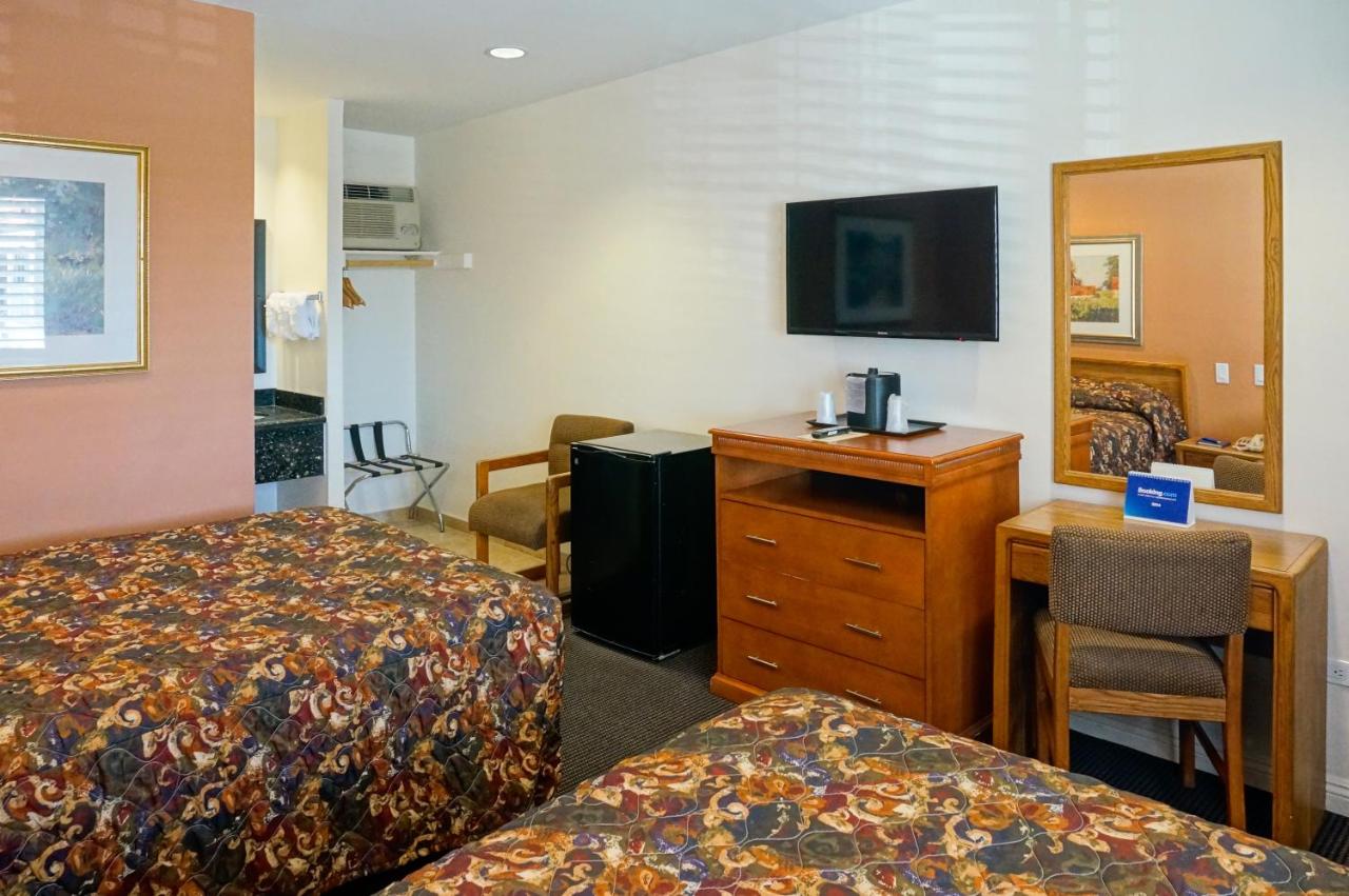 Double Room with Two Double Beds at Dunes Inn Sunset