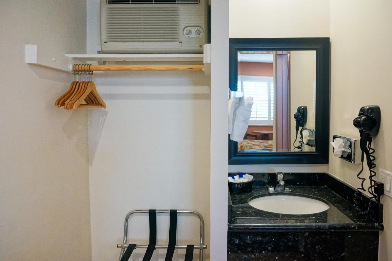 Double Room with Two Double Beds at Dunes Inn Sunset
