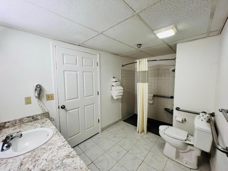 King Room - Disability Access at Celebrity Inn