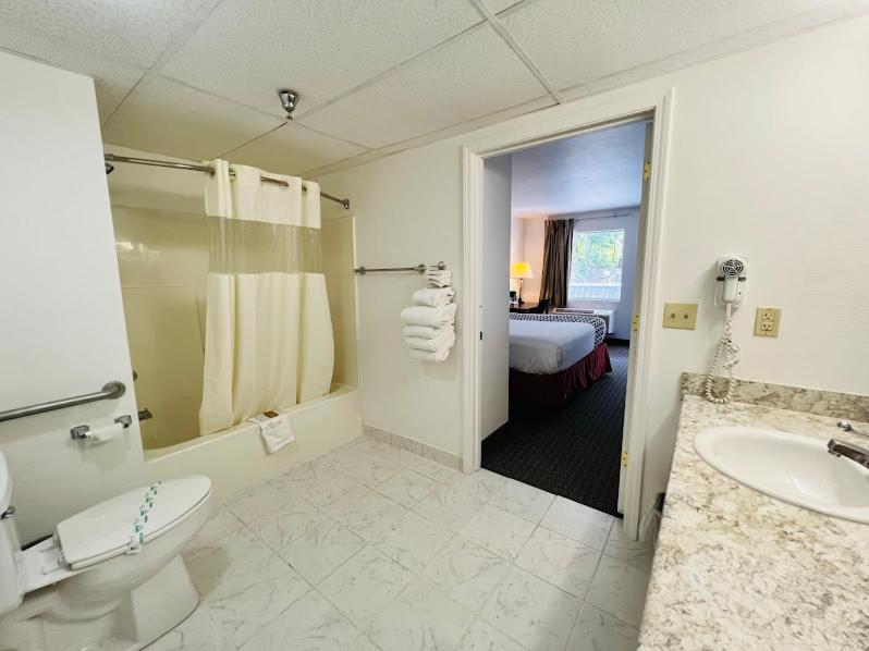 King Room - Disability Access at Celebrity Inn