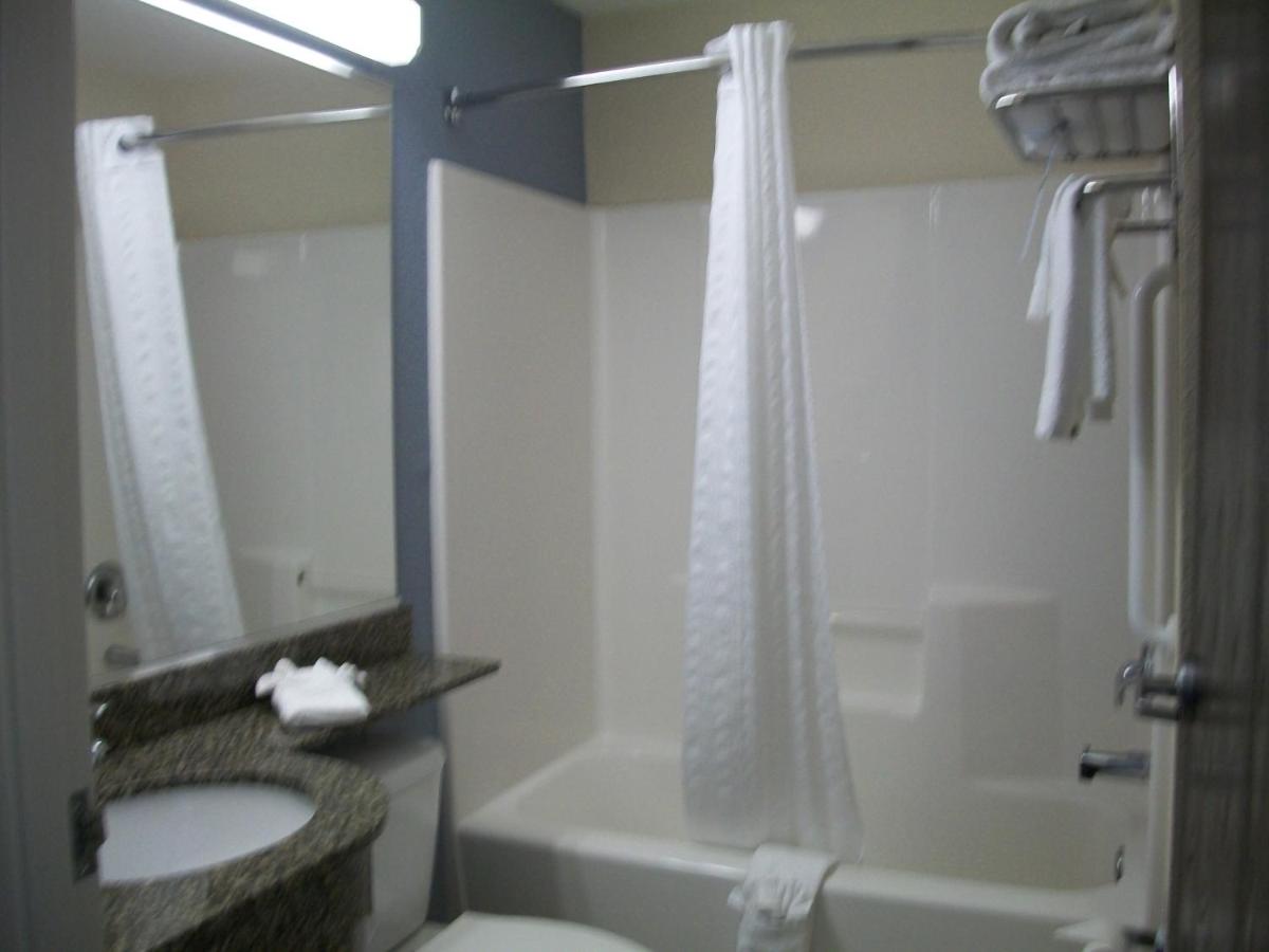 | Microtel Inn & Suites by Wyndham Spring Hill/Weeki Wachee