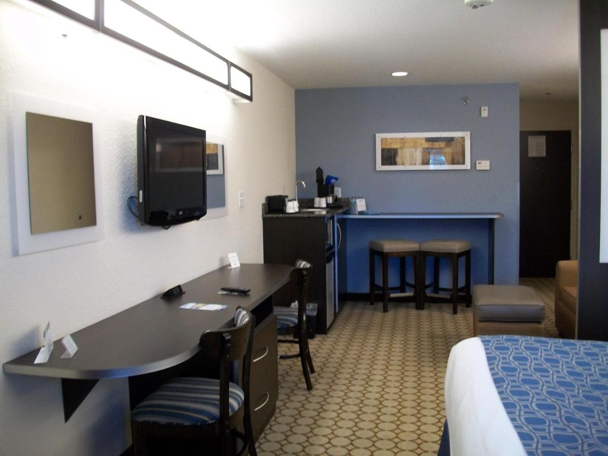 | Microtel Inn & Suites by Wyndham Spring Hill/Weeki Wachee