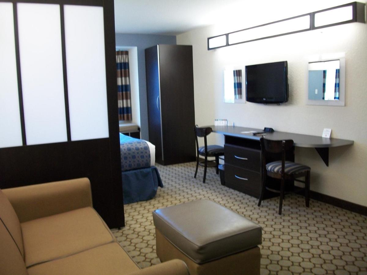 | Microtel Inn & Suites by Wyndham Spring Hill/Weeki Wachee