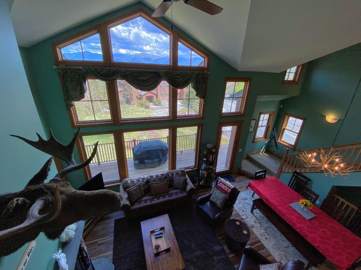| P5 Ski-in Ski-out rare find Presidential View, single family with garage, pool table, ping pong