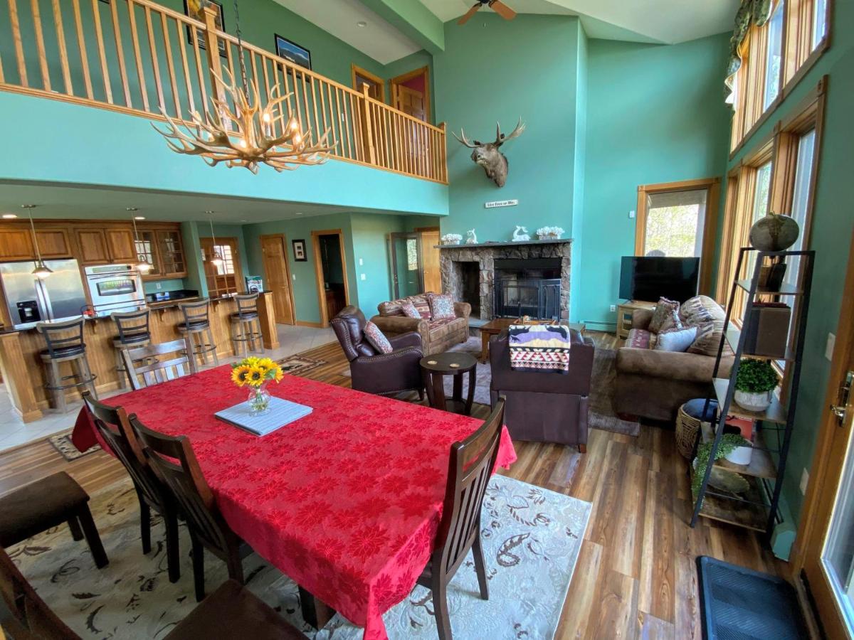 | P5 Ski-in Ski-out rare find Presidential View, single family with garage, pool table, ping pong