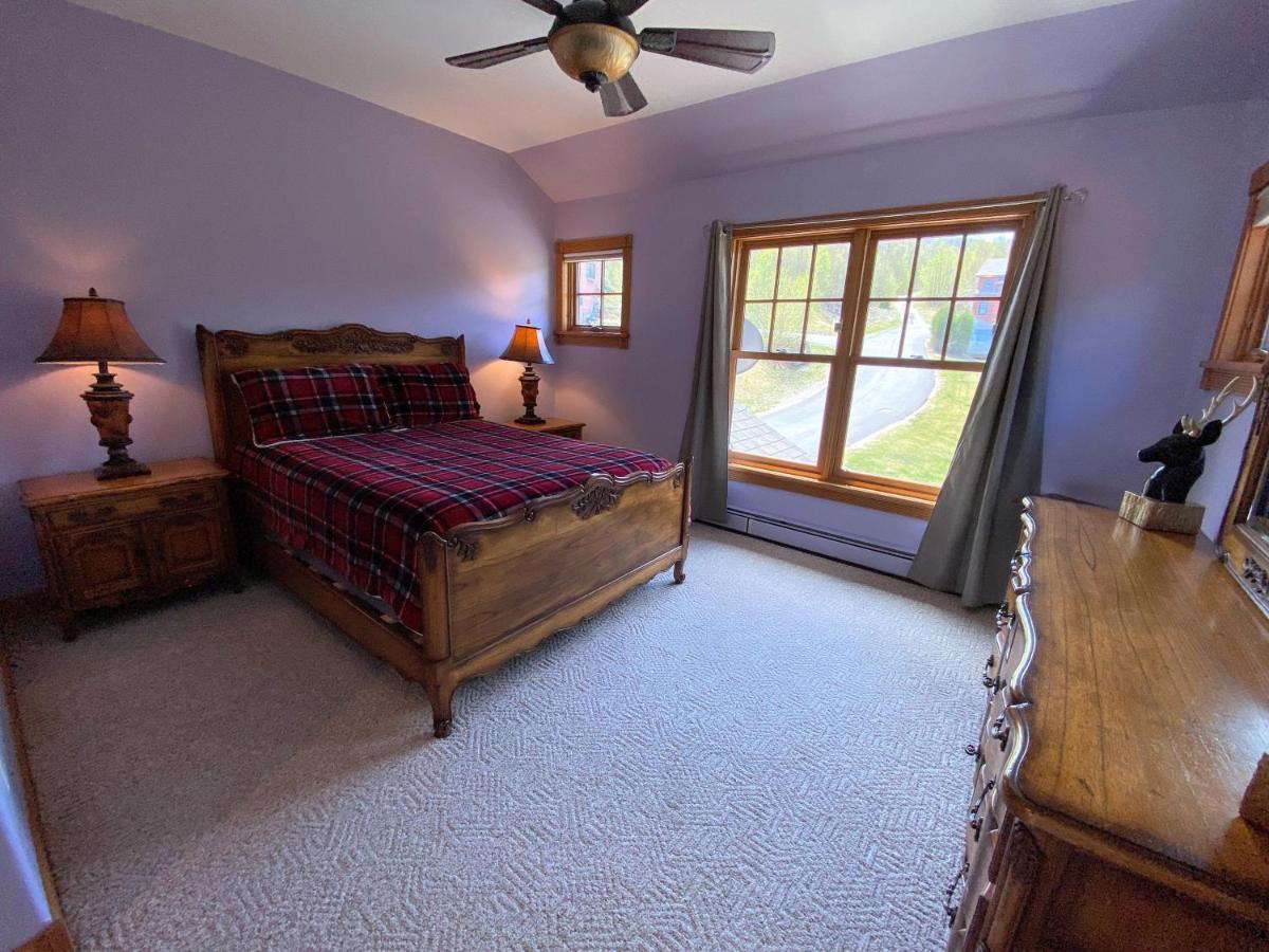 | P5 Ski-in Ski-out rare find Presidential View, single family with garage, pool table, ping pong