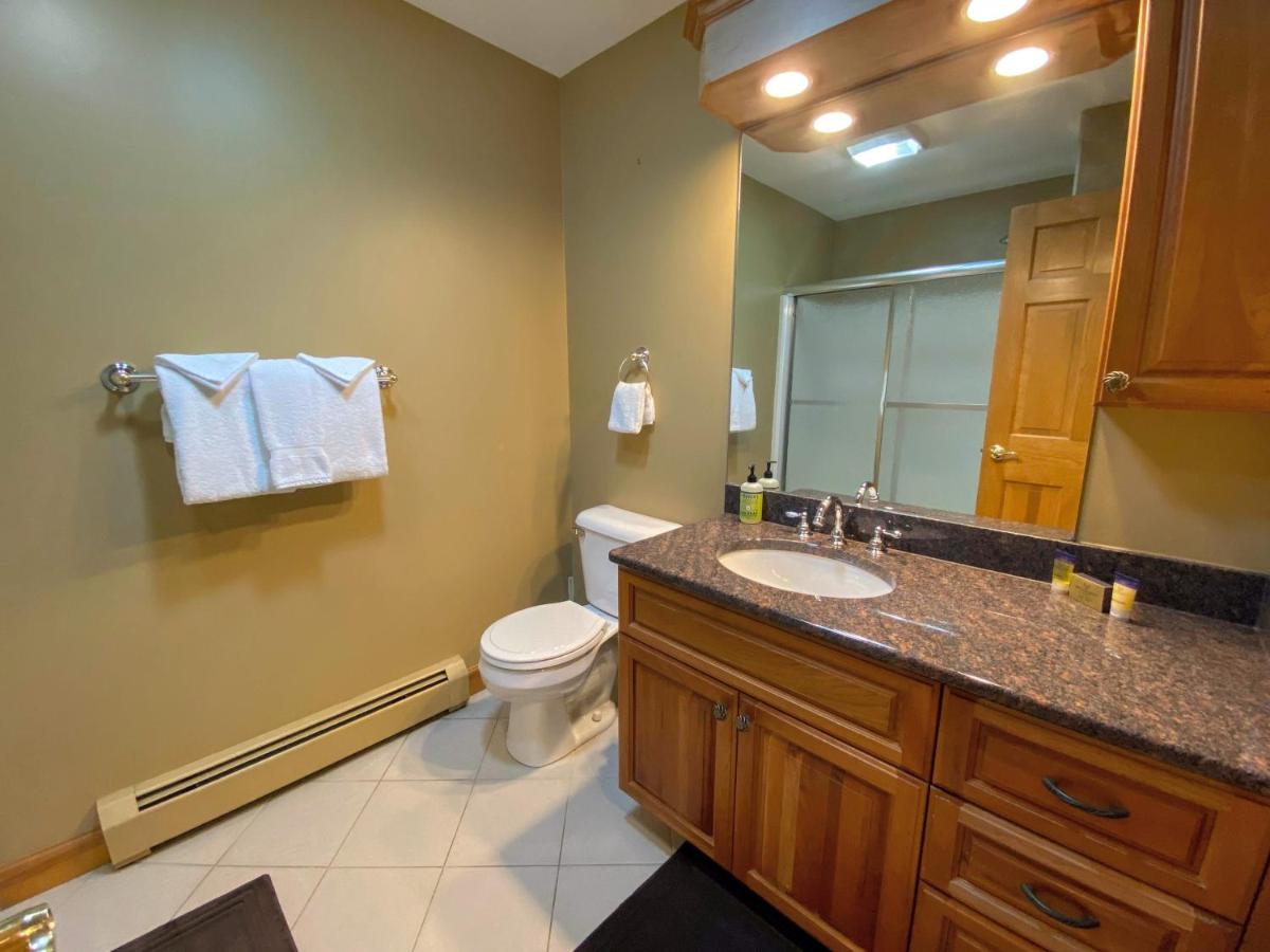 | P5 Ski-in Ski-out rare find Presidential View, single family with garage, pool table, ping pong