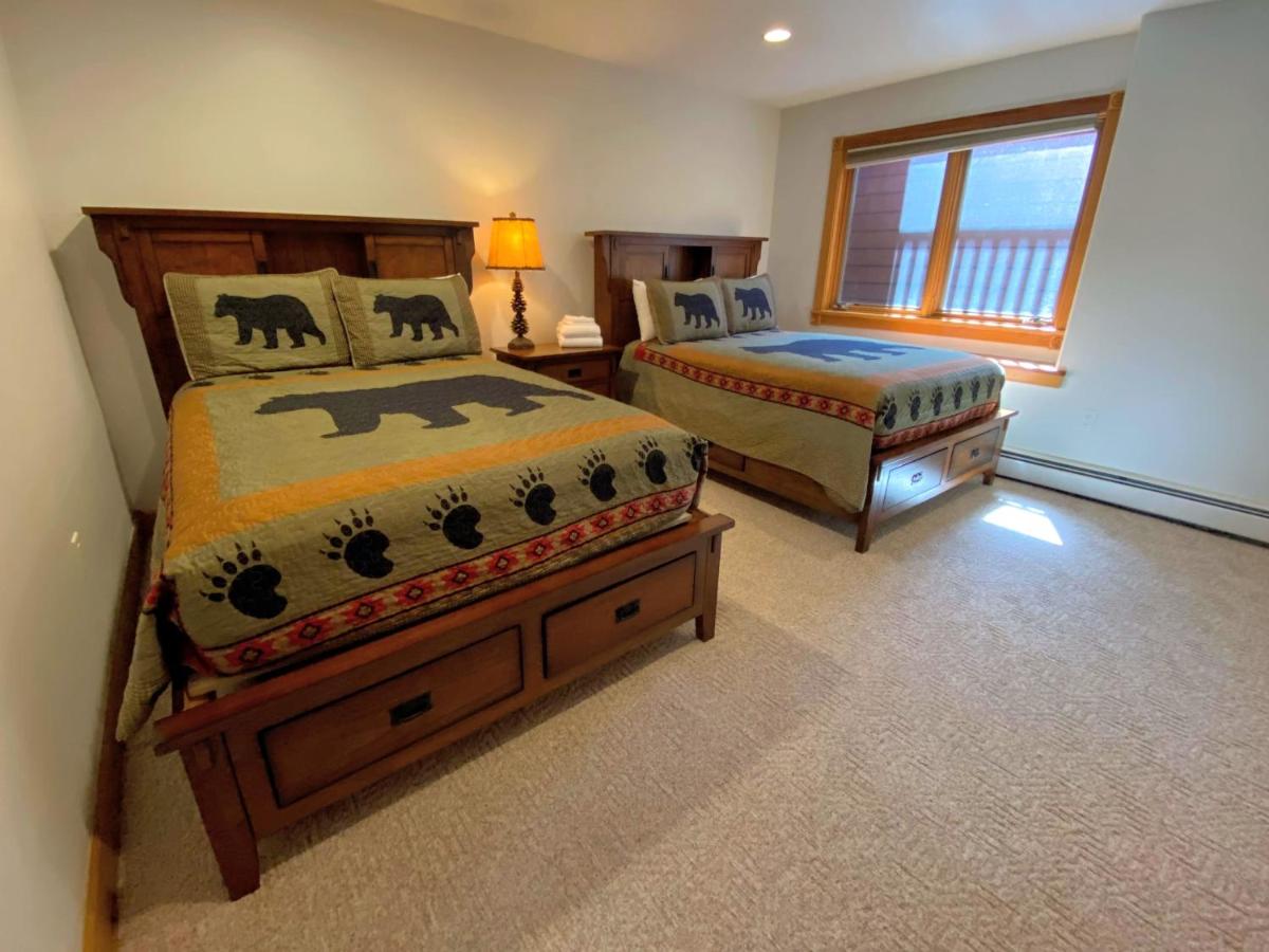 | P5 Ski-in Ski-out rare find Presidential View, single family with garage, pool table, ping pong