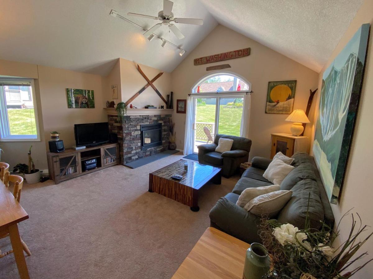 | F4 Warm Fairway Village Townhome, mountain views and large lawn So much to do