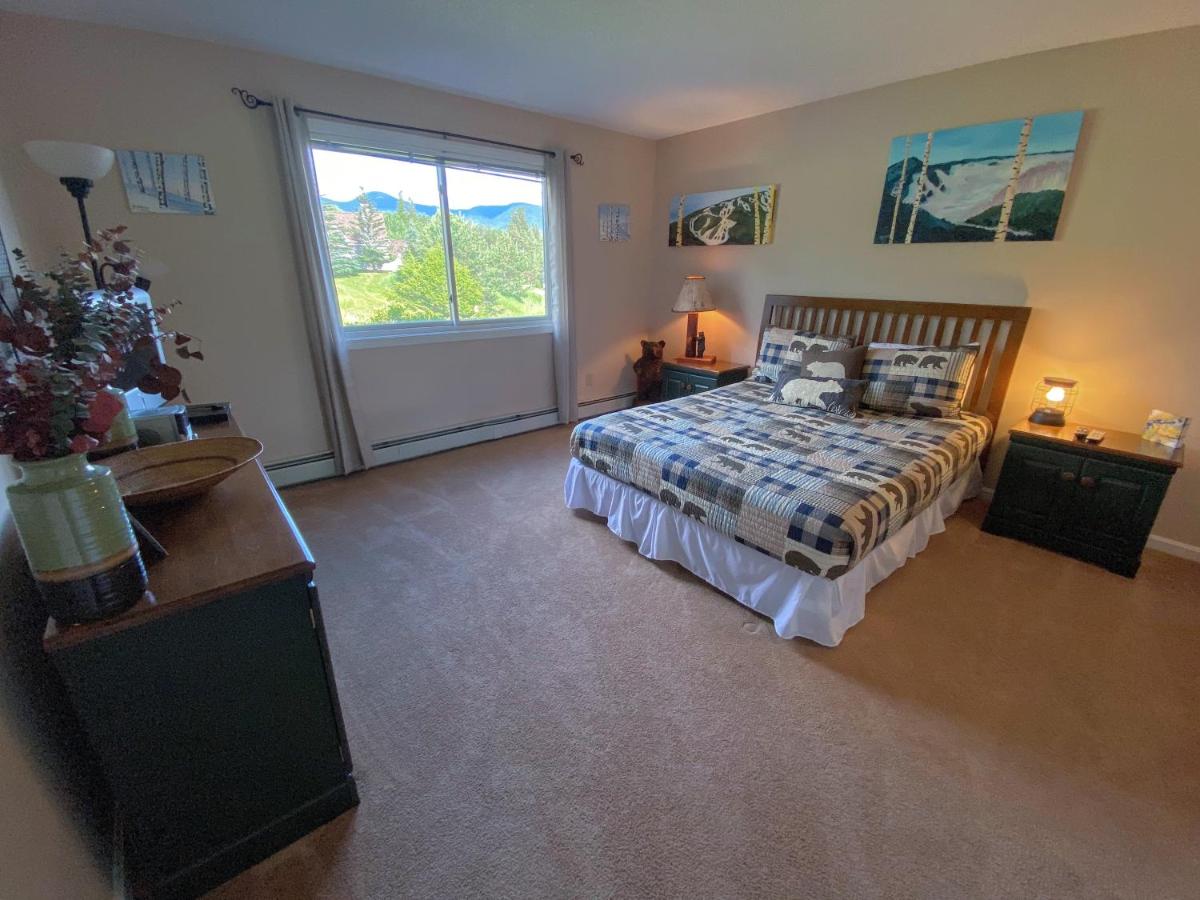 | F4 Warm Fairway Village Townhome, mountain views and large lawn So much to do