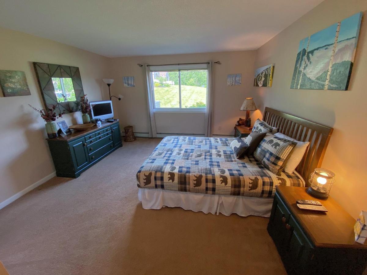  | F4 Warm Fairway Village Townhome, mountain views and large lawn So much to do
