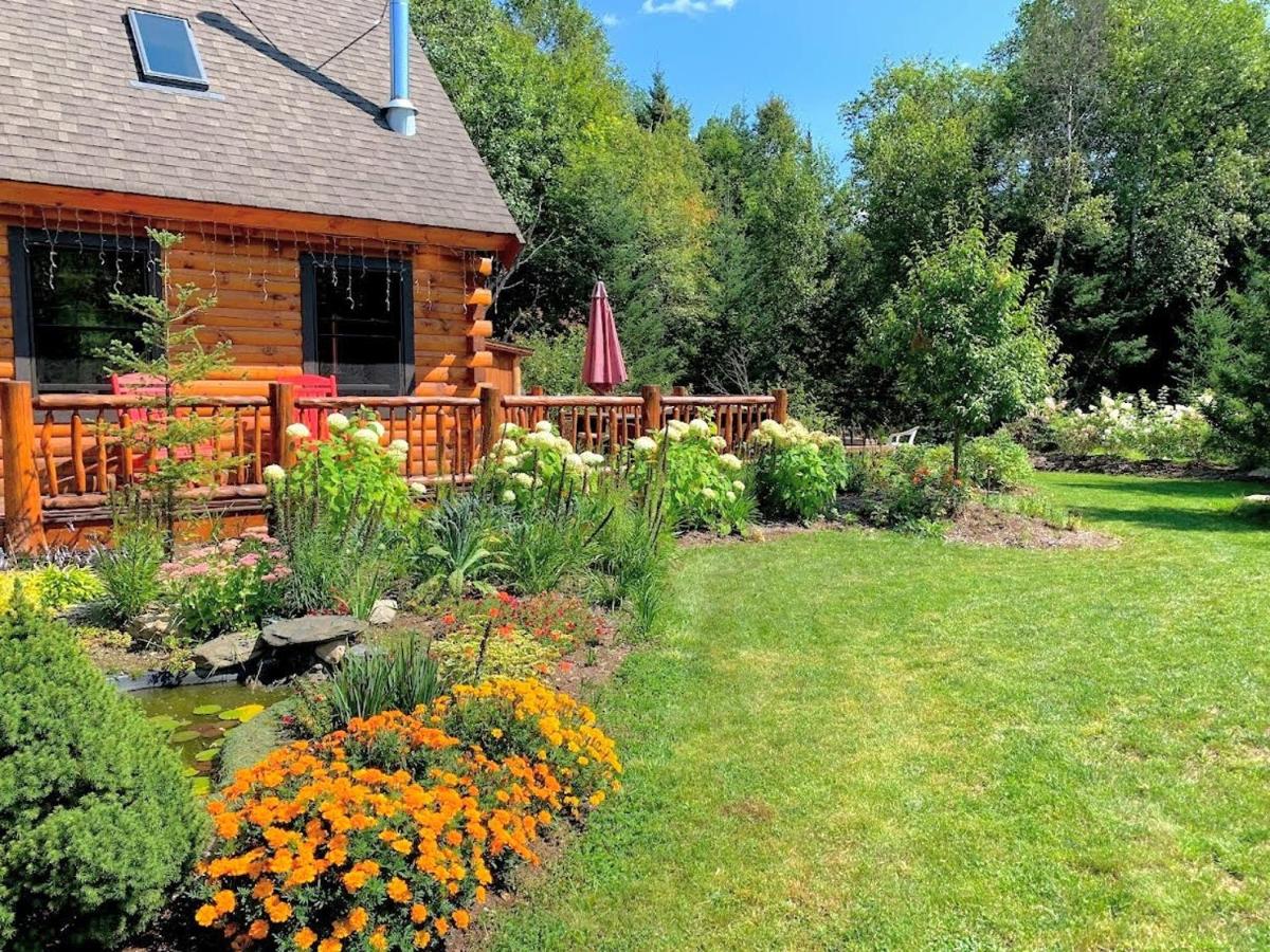 | BC Log cabin with private beach, river, fire pit, AC, wifi, onsite trails, ski slope views